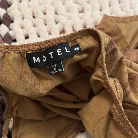Motel Rocks Tan Patterned Top - Picture 6 of 6
